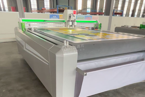 得馬F11高速裁切機(jī)