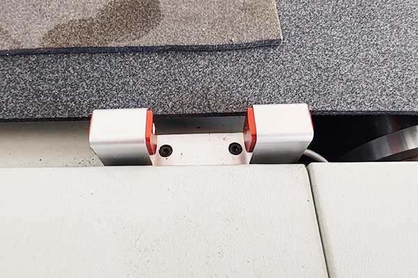 得馬F11高速裁切機(jī)激光對(duì)刀儀